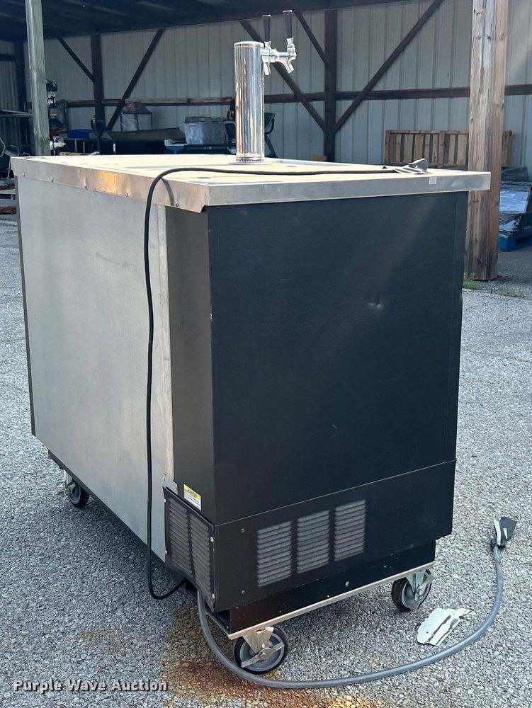 image for item EG0541 Beverage-Air DD50&nbsp;Wide Dual Tap Black beer dispenser 