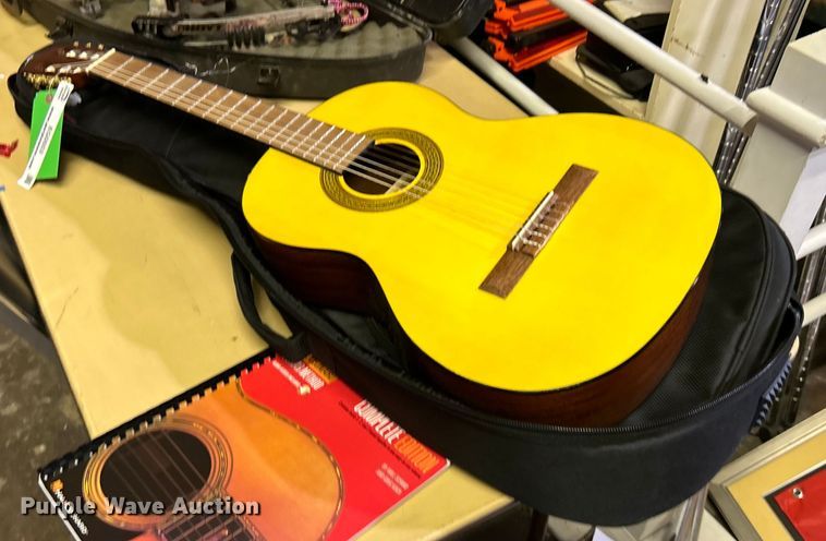 image for item EG0553 Lucero LC100 Classical guitar 