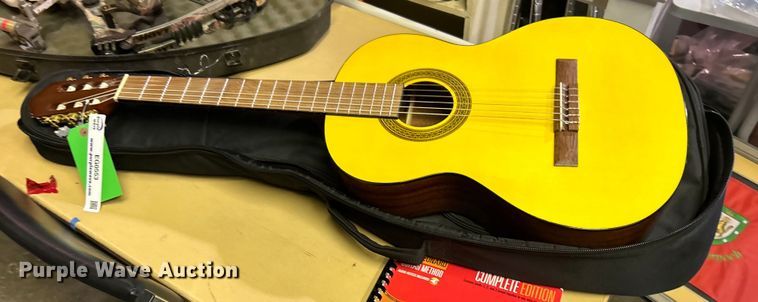 image for item EG0553 Lucero LC100 Classical guitar 