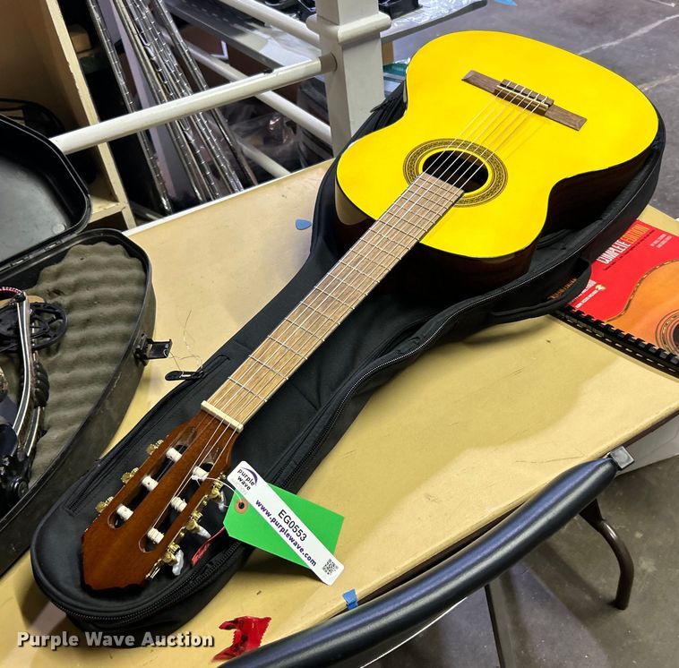 image for item EG0553 Lucero LC100 Classical guitar 