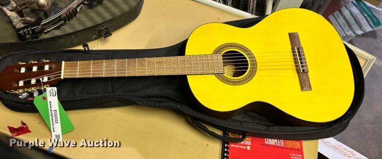 image for item EG0553 Lucero LC100 Classical guitar 
