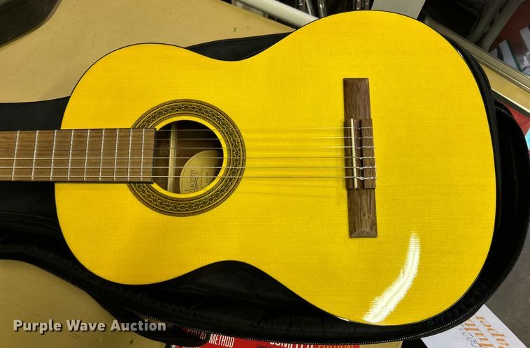 image for item EG0553 Lucero LC100 Classical guitar 