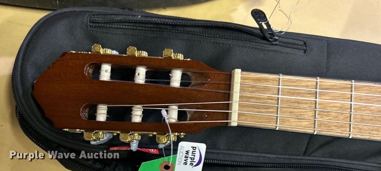 image for item EG0553 Lucero LC100 Classical guitar 