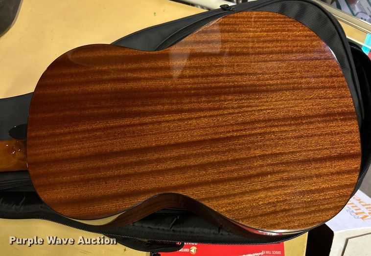 image for item EG0553 Lucero LC100 Classical guitar 