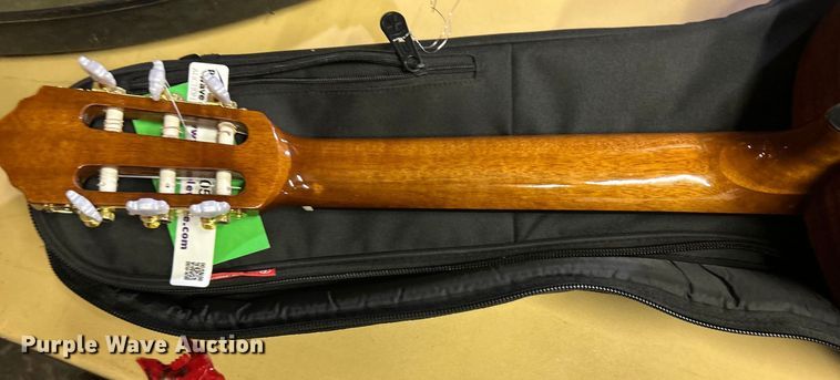 image for item EG0553 Lucero LC100 Classical guitar 