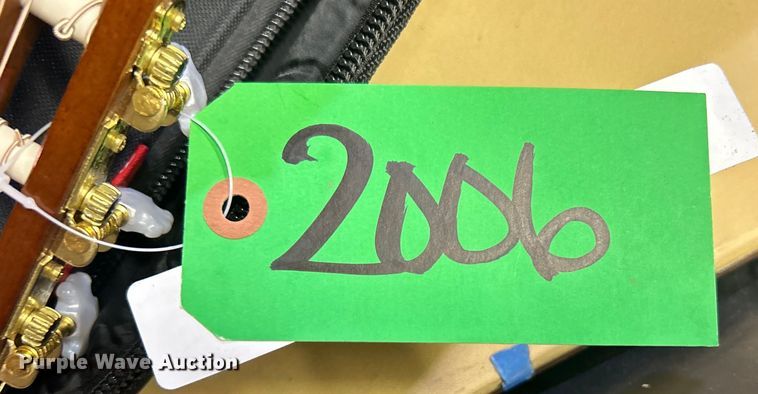 image for item EG0553 Lucero LC100 Classical guitar 