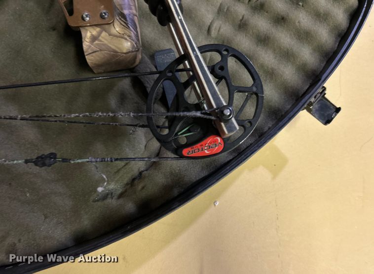 image for item EG0554 Hoyt compound bow