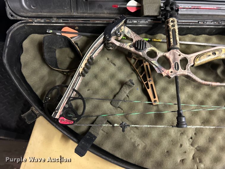 image for item EG0554 Hoyt compound bow