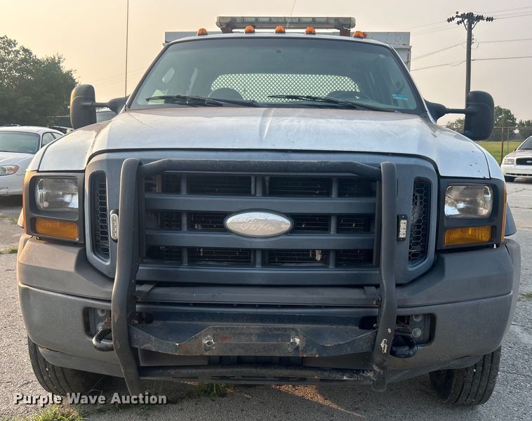 image for item EG0557 2006 Ford F450 Super Duty Crew Cab dump flatbed truck
