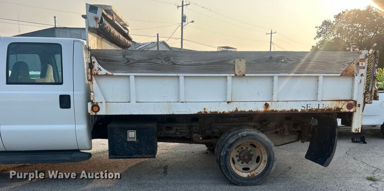 image for item EG0557 2006 Ford F450 Super Duty Crew Cab dump flatbed truck