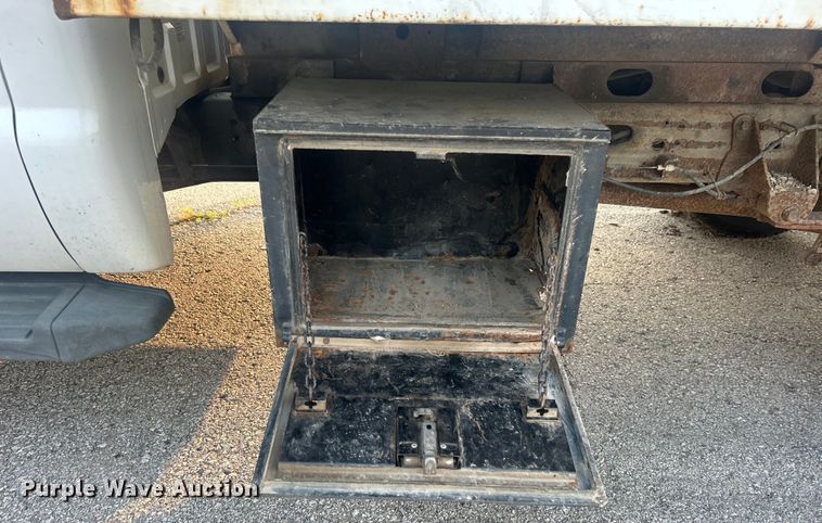 image for item EG0557 2006 Ford F450 Super Duty Crew Cab dump flatbed truck