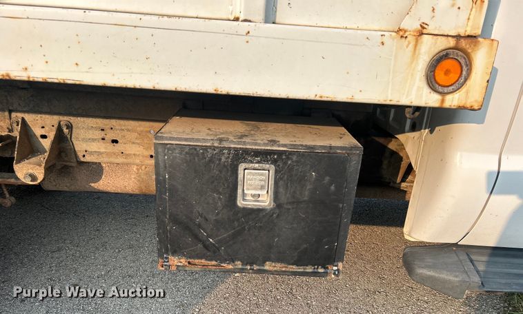 image for item EG0557 2006 Ford F450 Super Duty Crew Cab dump flatbed truck