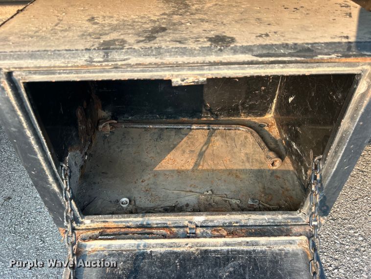 image for item EG0557 2006 Ford F450 Super Duty Crew Cab dump flatbed truck