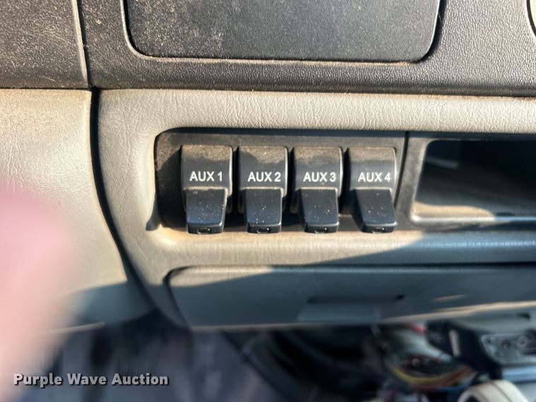 image for item EG0557 2006 Ford F450 Super Duty Crew Cab dump flatbed truck