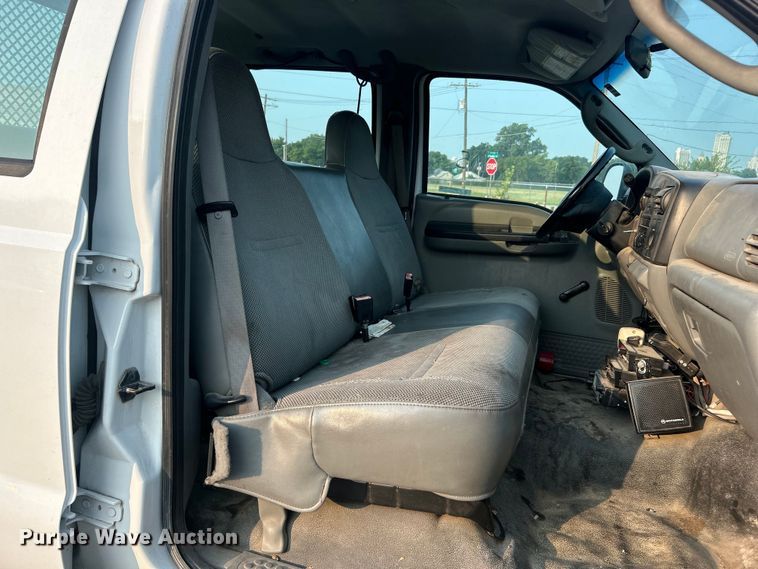 image for item EG0557 2006 Ford F450 Super Duty Crew Cab dump flatbed truck