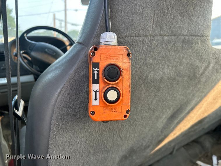 image for item EG0557 2006 Ford F450 Super Duty Crew Cab dump flatbed truck