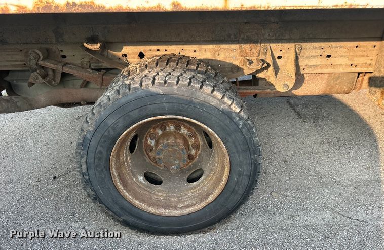 image for item EG0557 2006 Ford F450 Super Duty Crew Cab dump flatbed truck