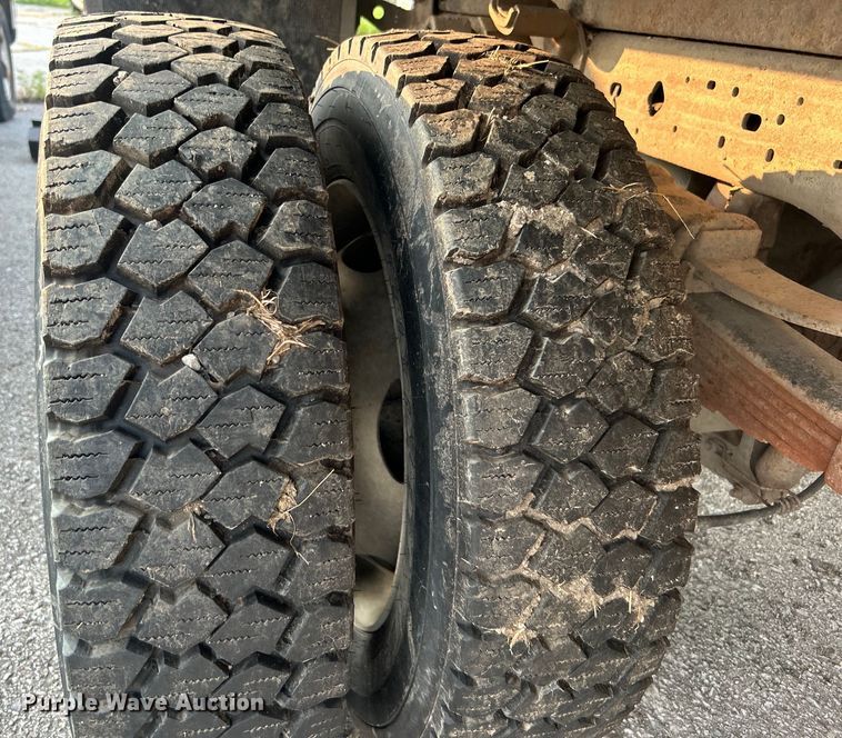 image for item EG0557 2006 Ford F450 Super Duty Crew Cab dump flatbed truck