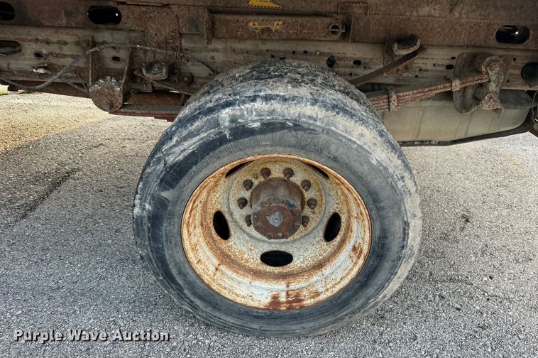 image for item EG0557 2006 Ford F450 Super Duty Crew Cab dump flatbed truck