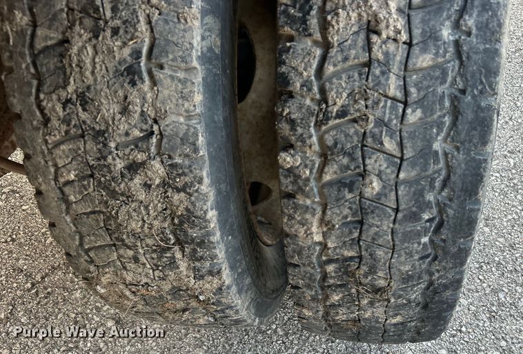 image for item EG0557 2006 Ford F450 Super Duty Crew Cab dump flatbed truck