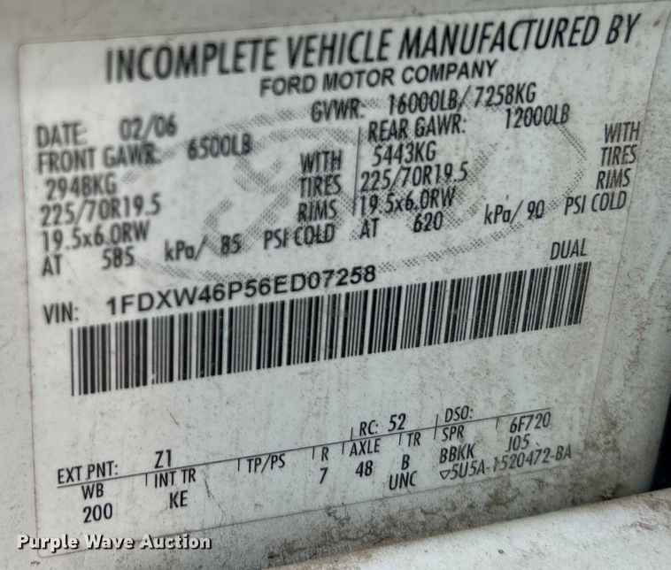 image for item EG0557 2006 Ford F450 Super Duty Crew Cab dump flatbed truck