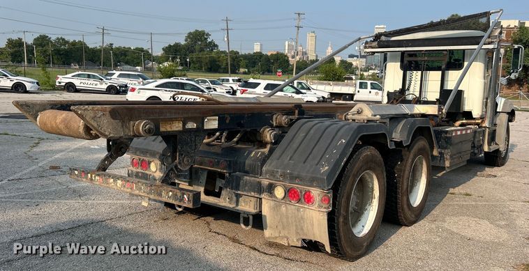 image for item EG0559 2015 Mack Granite GU533 roll-off container truck