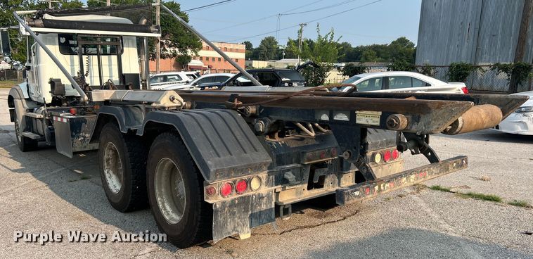 image for item EG0559 2015 Mack Granite GU533 roll-off container truck