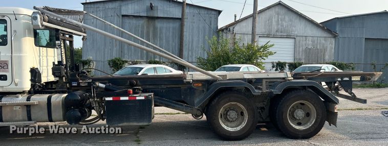 image for item EG0559 2015 Mack Granite GU533 roll-off container truck