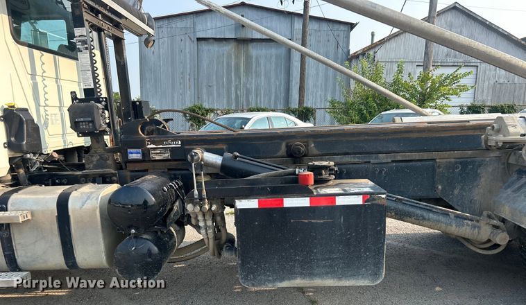 image for item EG0559 2015 Mack Granite GU533 roll-off container truck