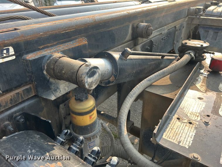 image for item EG0559 2015 Mack Granite GU533 roll-off container truck