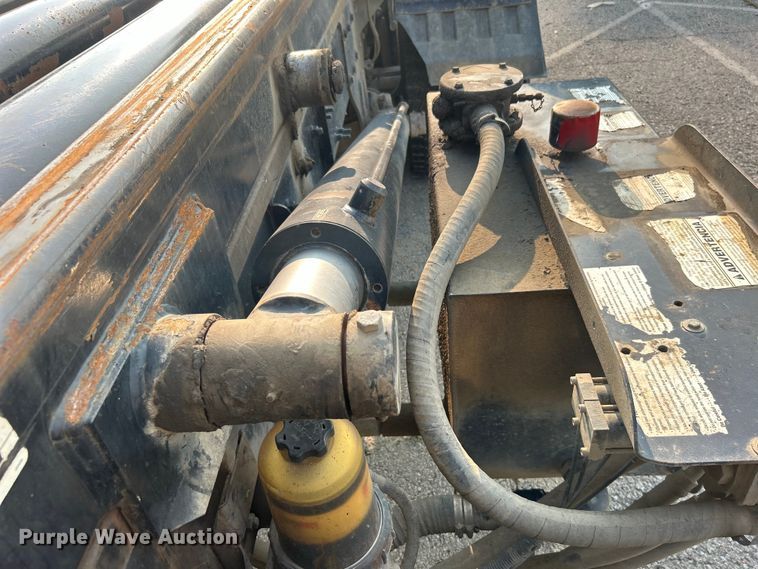 image for item EG0559 2015 Mack Granite GU533 roll-off container truck