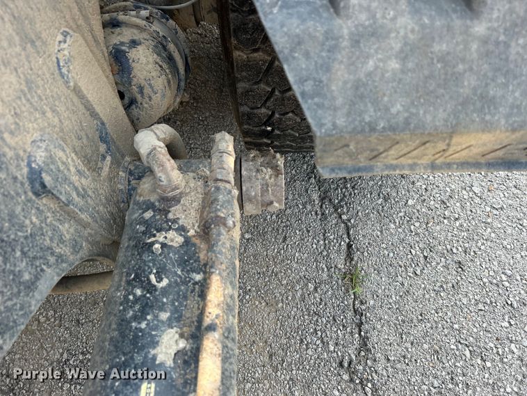 image for item EG0559 2015 Mack Granite GU533 roll-off container truck