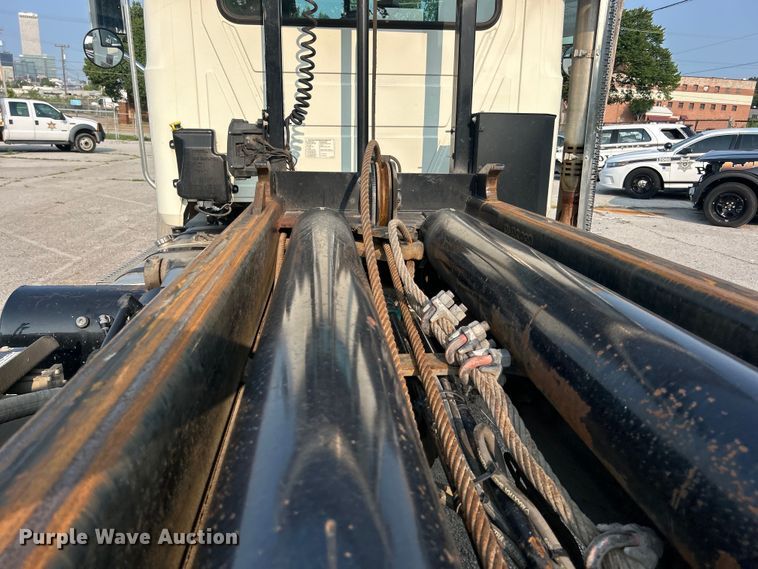 image for item EG0559 2015 Mack Granite GU533 roll-off container truck