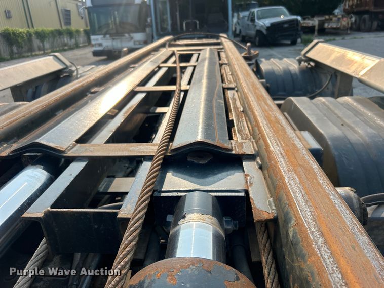 image for item EG0559 2015 Mack Granite GU533 roll-off container truck