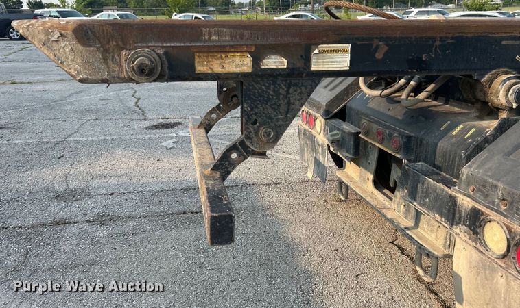 image for item EG0559 2015 Mack Granite GU533 roll-off container truck