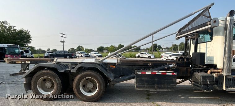 image for item EG0559 2015 Mack Granite GU533 roll-off container truck