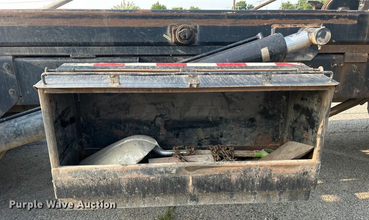 image for item EG0559 2015 Mack Granite GU533 roll-off container truck