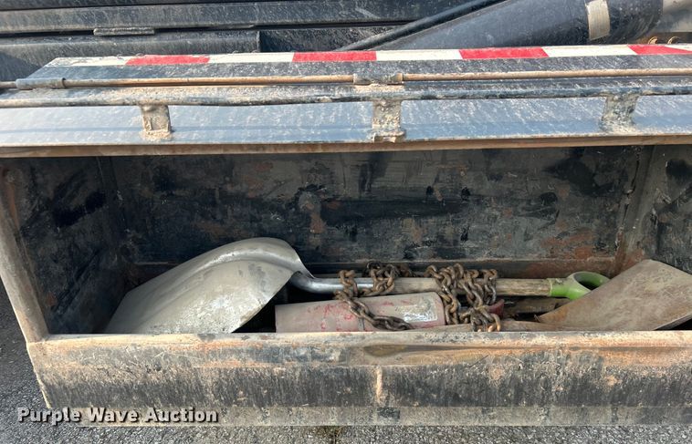 image for item EG0559 2015 Mack Granite GU533 roll-off container truck