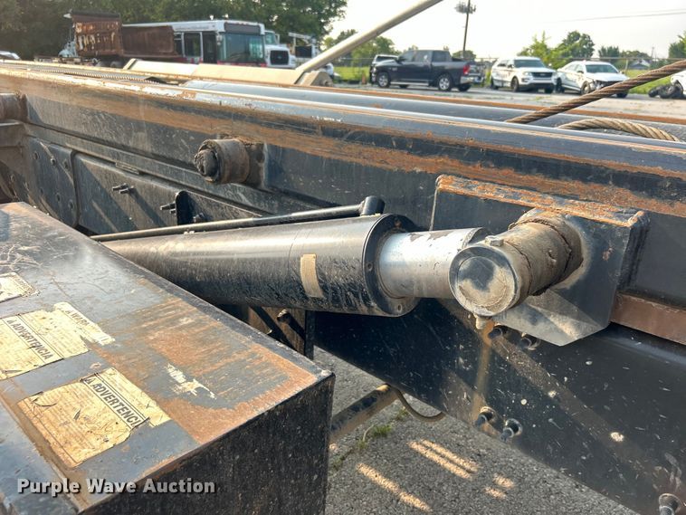 image for item EG0559 2015 Mack Granite GU533 roll-off container truck