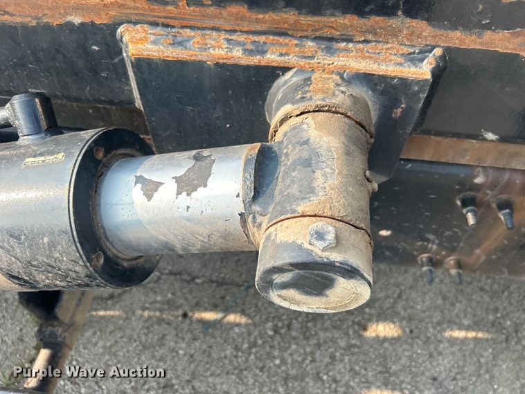 image for item EG0559 2015 Mack Granite GU533 roll-off container truck