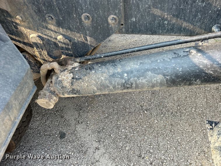 image for item EG0559 2015 Mack Granite GU533 roll-off container truck