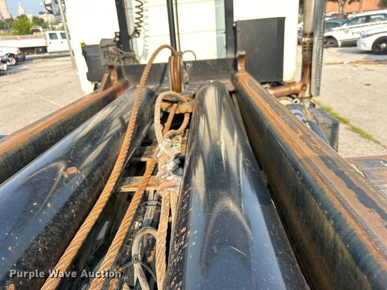 image for item EG0559 2015 Mack Granite GU533 roll-off container truck