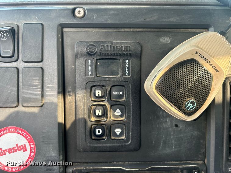 image for item EG0559 2015 Mack Granite GU533 roll-off container truck