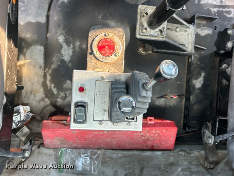 image for item EG0559 2015 Mack Granite GU533 roll-off container truck