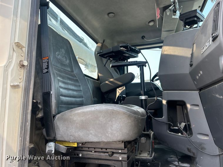 image for item EG0559 2015 Mack Granite GU533 roll-off container truck