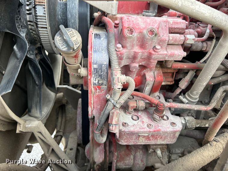 image for item EG0559 2015 Mack Granite GU533 roll-off container truck