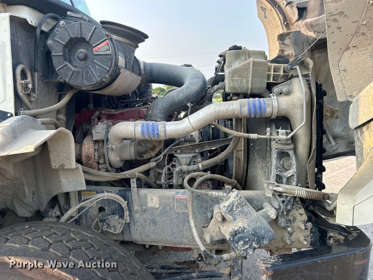 image for item EG0559 2015 Mack Granite GU533 roll-off container truck