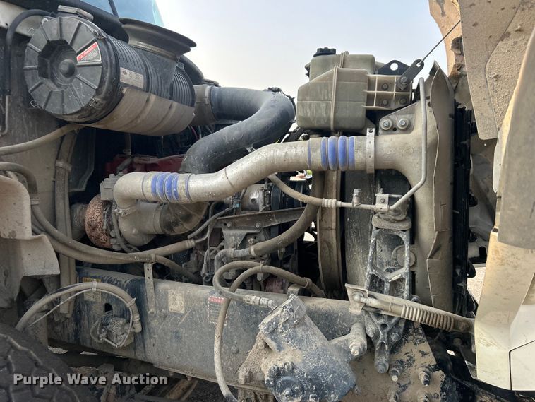 image for item EG0559 2015 Mack Granite GU533 roll-off container truck