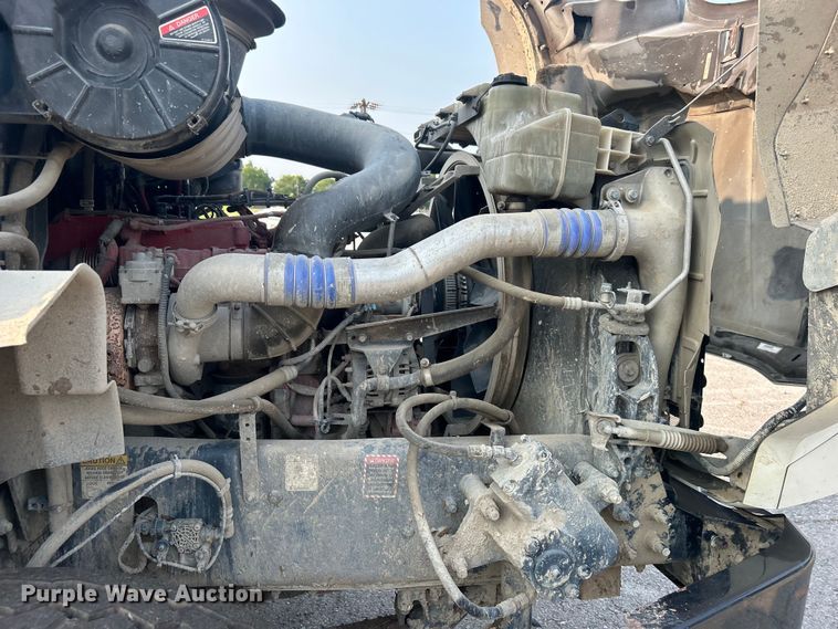 image for item EG0559 2015 Mack Granite GU533 roll-off container truck