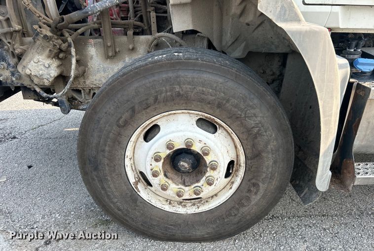 image for item EG0559 2015 Mack Granite GU533 roll-off container truck